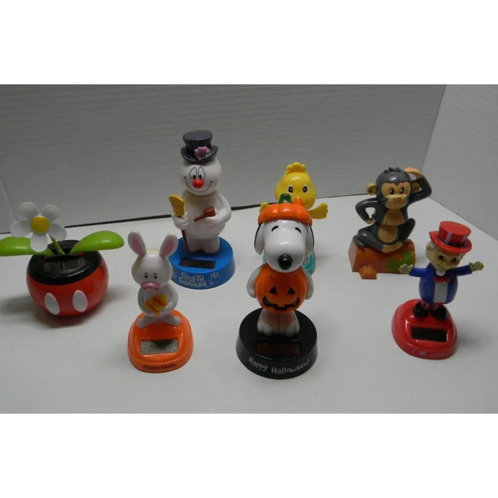 Collection of Solar Bobble Heads Lot of 7 Holidays Snoopy Christmas Easter 4th